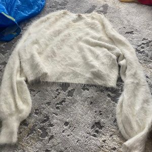 Gianna Bini Fluffy white cropped sweater